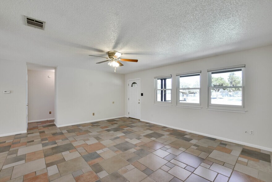More Photos Of 16001 Awalt Dr, Austin Office For Sale
