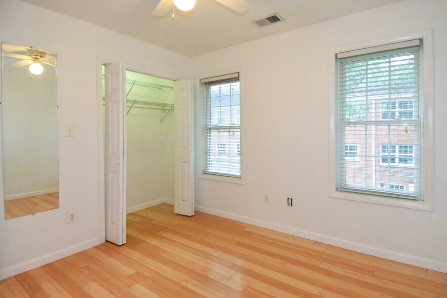 More Photos Of 1705 Commonwealth Ave, Alexandria Apartments For Sale
