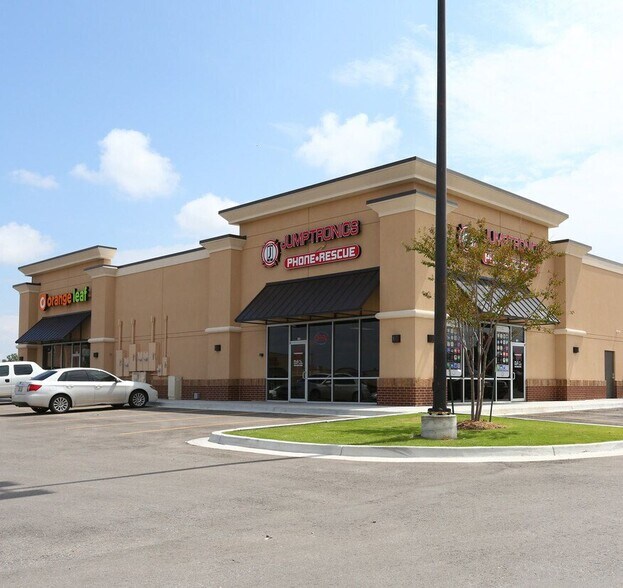 More Photos Of 123-131 E Ok-152, Mustang Restaurant For Lease