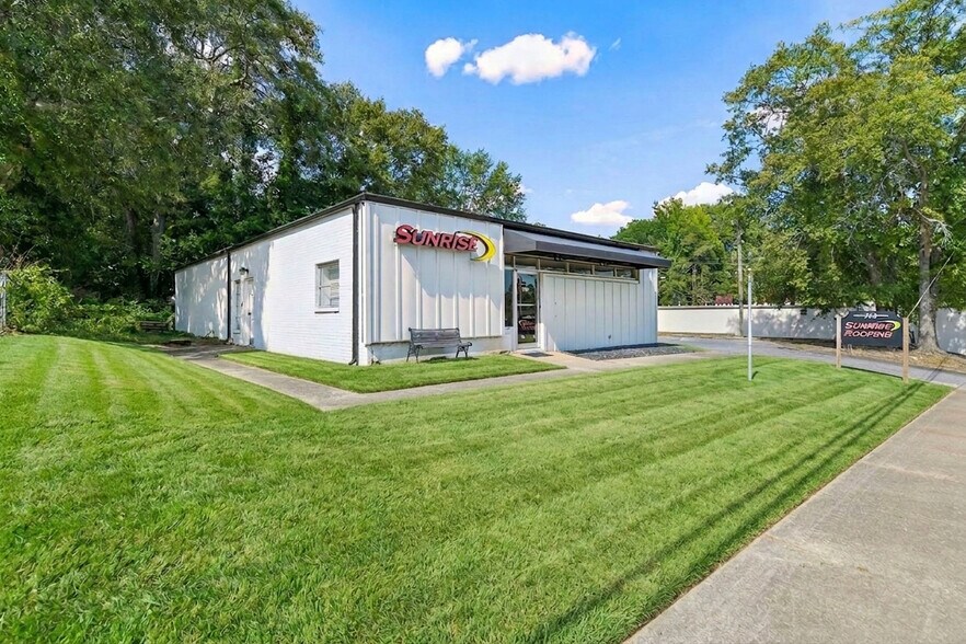 More Photos Of 224 E Broad St, Winder Medical For Sale