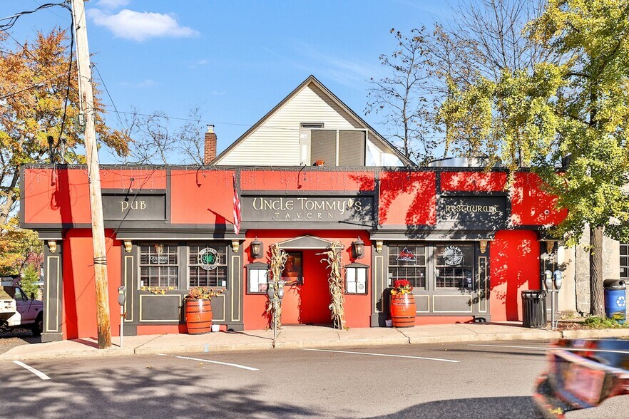 More Photos Of 33-35 W Central Ave, Pearl River Restaurant For Lease