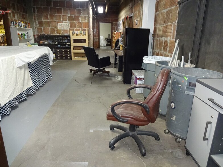 More Photos Of 201 N Penn Ave, Independence Office For Sale