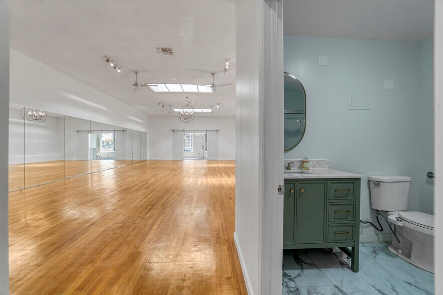 More Photos Of 177 Culver Blvd, Playa Del Rey Storefront For Lease