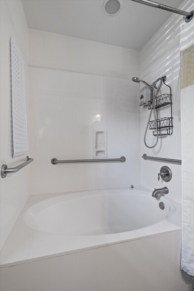 More Photos Of 1213 Justin Ln, Austin Healthcare For Sale