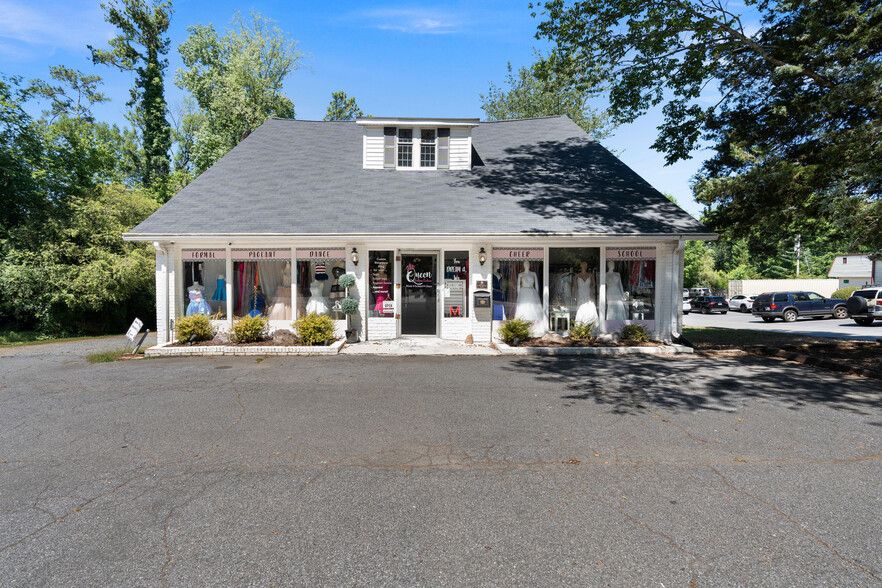 Primary Photo Of 9010 Main St, Woodstock Freestanding For Sale