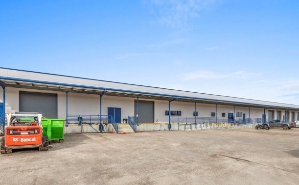 More Photos Of 2925 Industrial Ave, Lake Charles Distribution For Sale