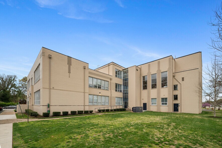 More Photos Of 200 Claremont Ave, Hampton Apartments For Sale