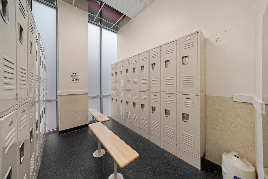 More Photos Of 1720 W North Ave, Chicago Storefront Retail Office For Lease