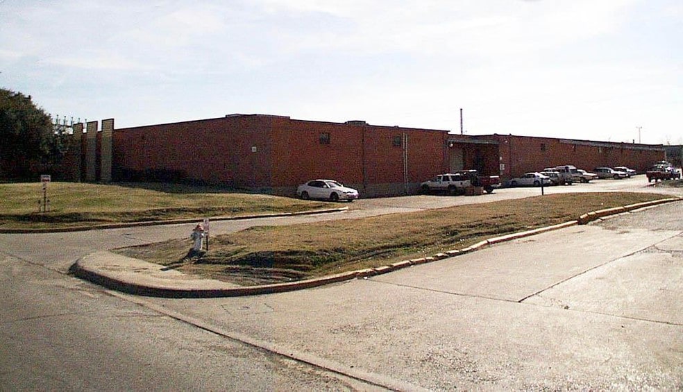 More Photos Of 8107 Chancellor Row, Dallas Warehouse For Lease
