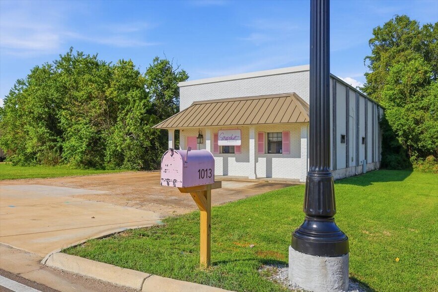 More Photos Of 1013 N Flowood Dr, Flowood Freestanding For Sale