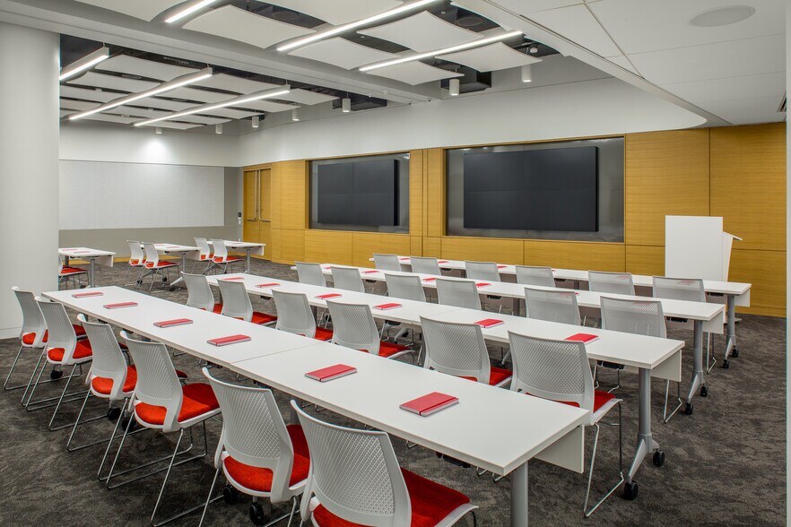 More Photos Of 600 New Hampshire Ave NW, Washington Office For Lease