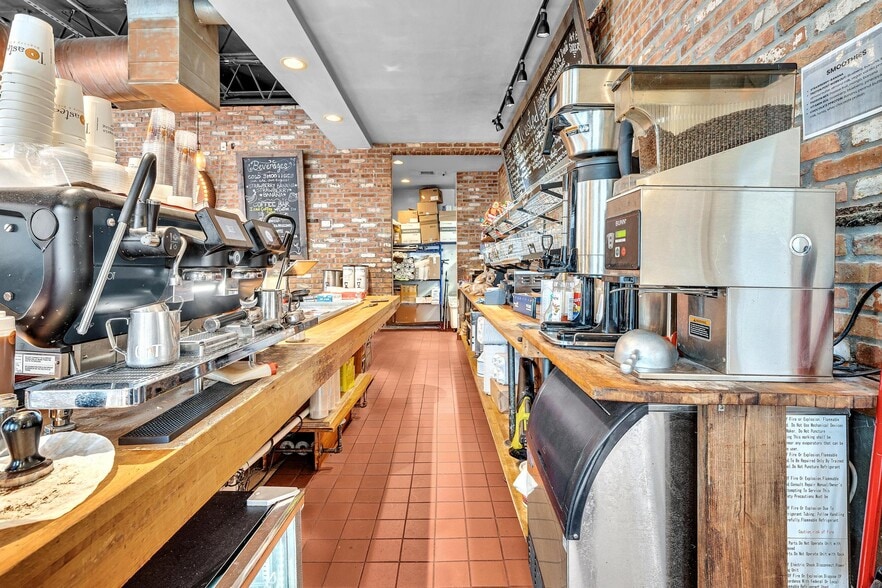 More Photos Of 3693 SW 22nd Ter, Miami General Retail For Lease