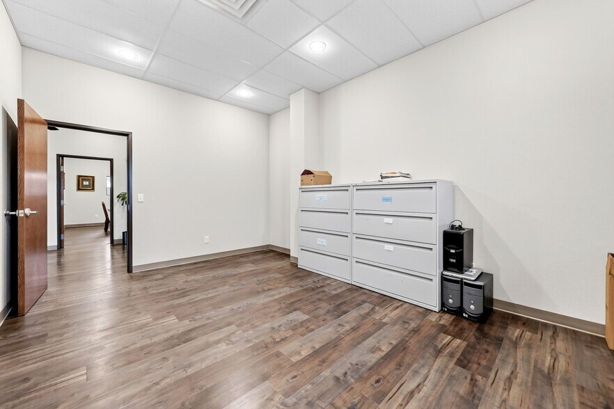 More Photos Of 4612 County Road 2200, Greenville Showroom For Sale