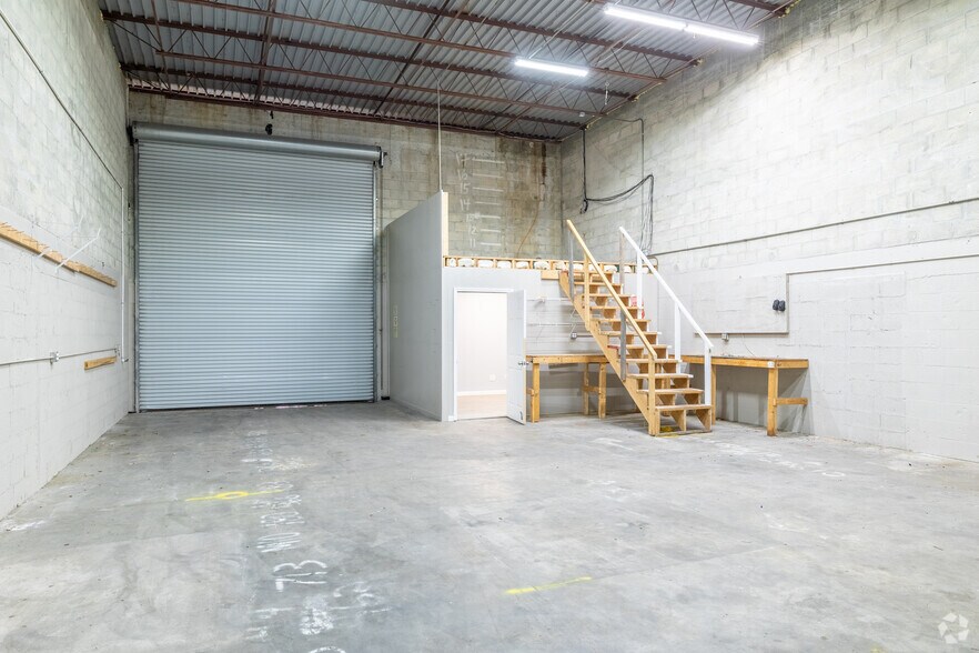 More Photos Of 1620-1646 SE Village Green Dr, Port, Port Saint Lucie Warehouse For Lease