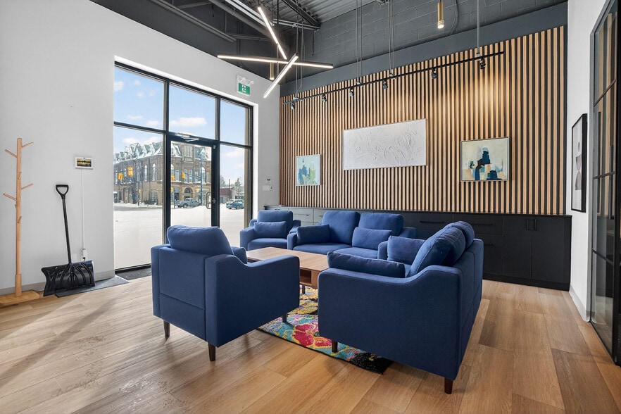 More Photos Of 812 Dundas St, London Freestanding For Sale