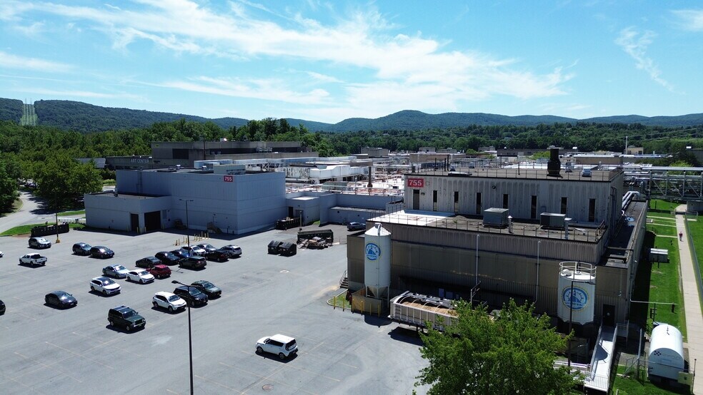 More Photos Of 2070 Route 52, Hopewell Junction Unknown For Lease