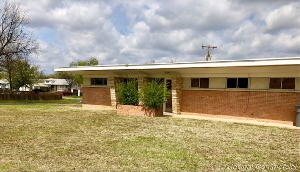 More Photos Of 801-809 NW Pershing Dr, Lawton Medical For Sale