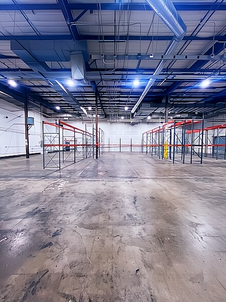 More Photos Of 2400 Industrial Ln, Broomfield Showroom For Lease