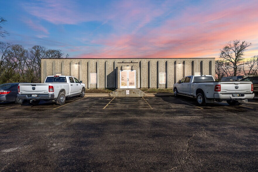 More Photos Of 2104 International Ln, Madison Light Distribution For Sale