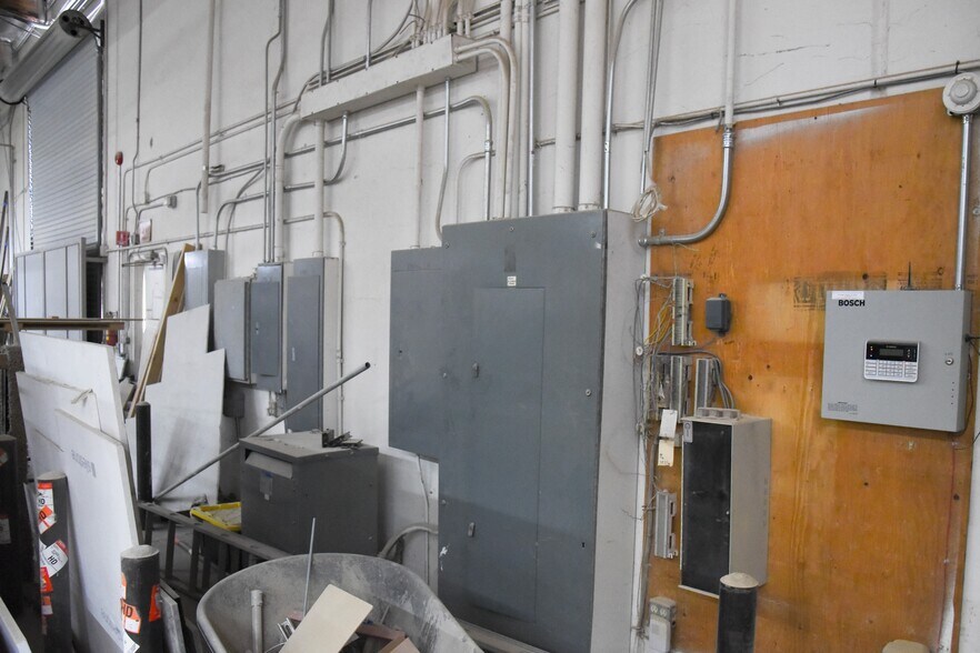 More Photos Of 1940-1964 W Corporate Way, Anaheim Warehouse For Lease