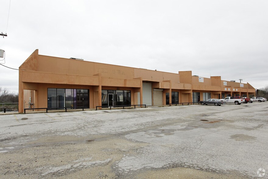 Primary Photo Of 3911-3929 E IH-10, San Antonio Light Manufacturing For Sale