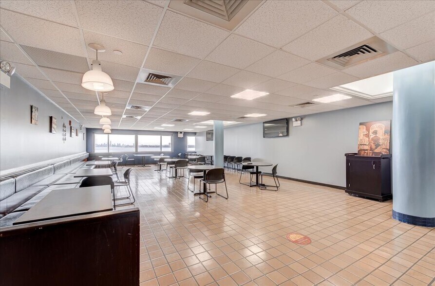 More Photos Of 1 Edgewater St, Staten Island Office For Lease