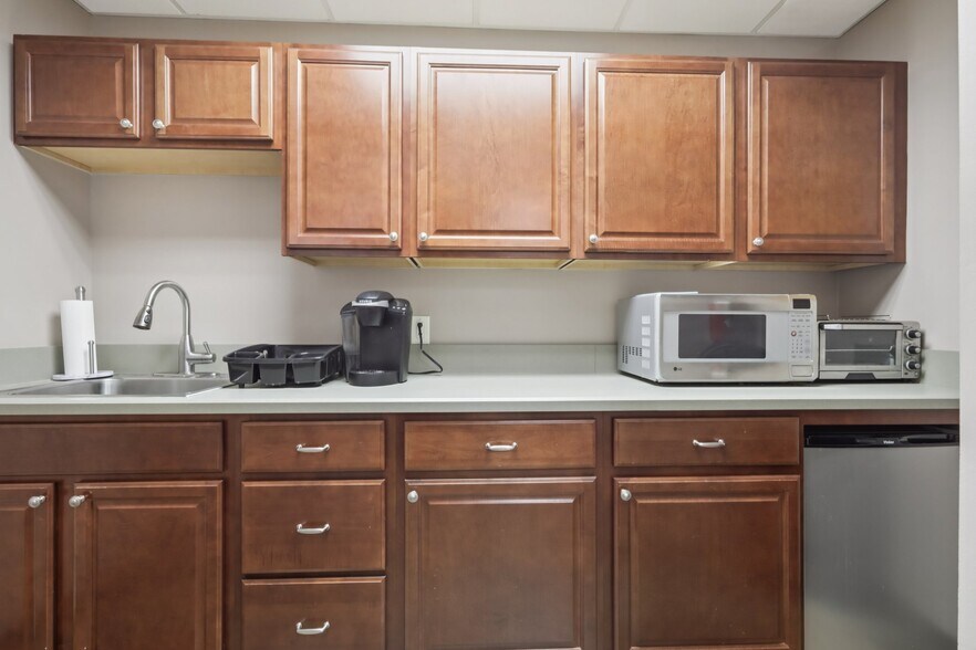 More Photos Of 401 Hamburg Turnpike, Wayne Medical For Sale