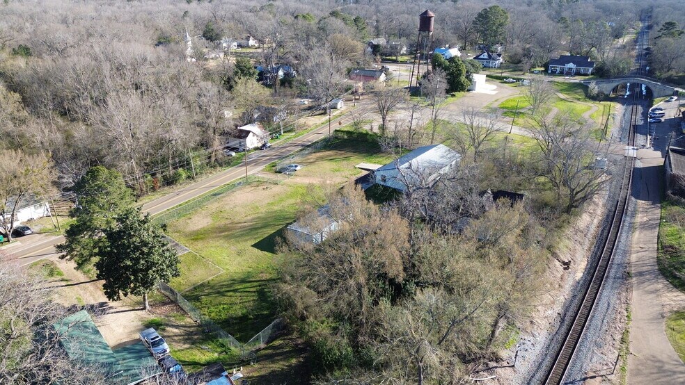 More Photos Of 203 Vicksburg St, Edwards Flex For Sale