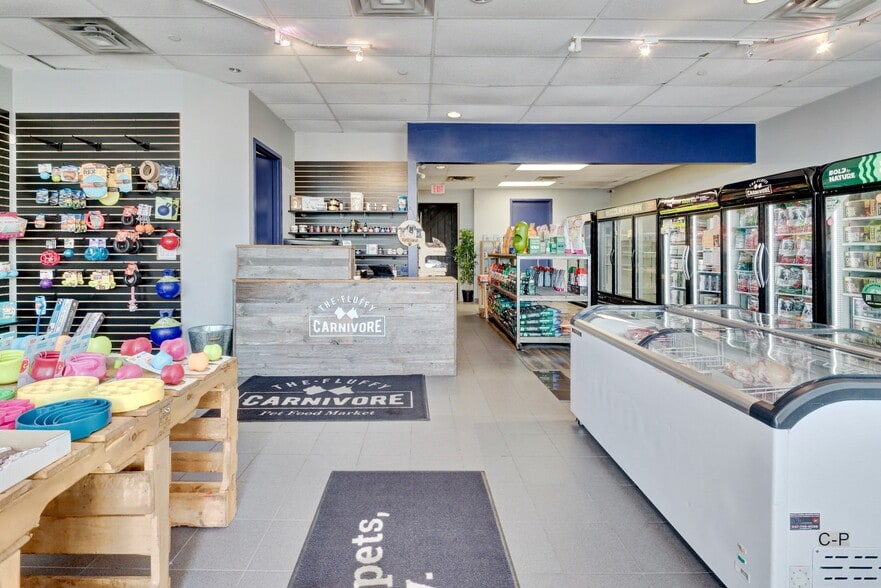 More Photos Of 3145 Dundas St W, Mississauga Storefront Retail Office For Lease