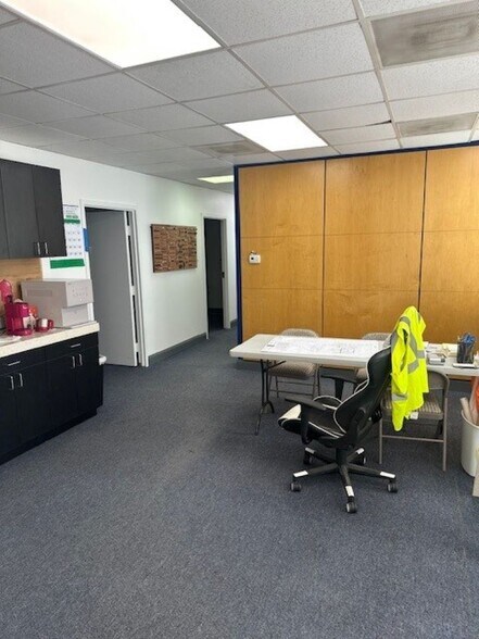 More Photos Of 7666 Fullerton Rd, Springfield Warehouse For Lease