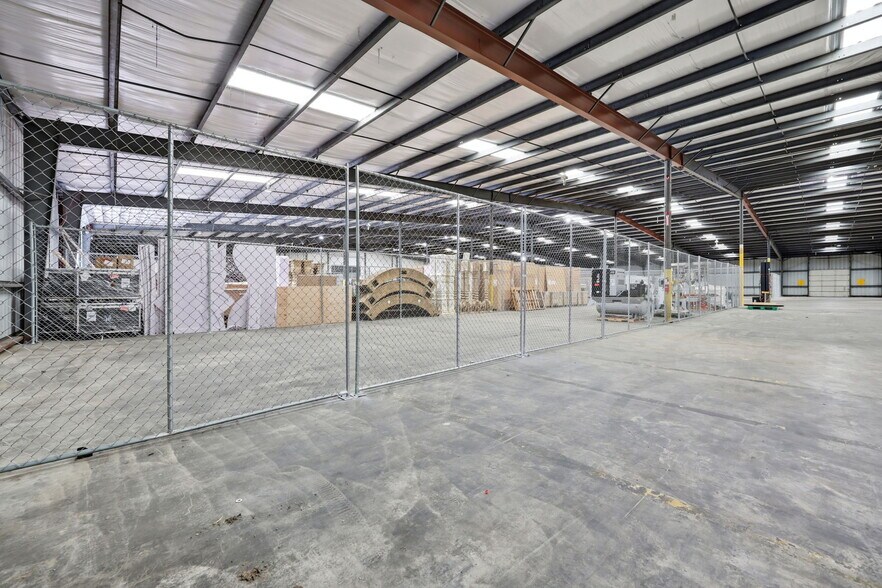 More Photos Of 1730 Five Points Ln, Fuquay-Varina Warehouse For Lease