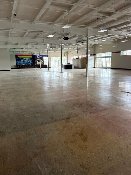 More Photos Of 535 Three Springs Rd, Bowling Green Freestanding For Sale