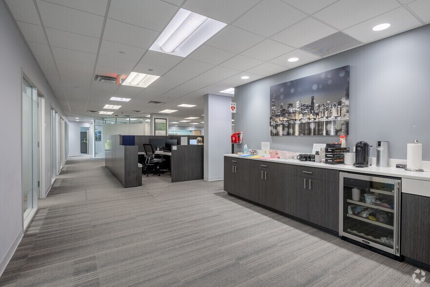 More Photos Of 265 Exchange Dr, Crystal Lake Office For Sale