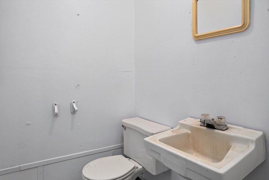 More Photos Of 903 Sayers St, Lufkin Warehouse For Sale