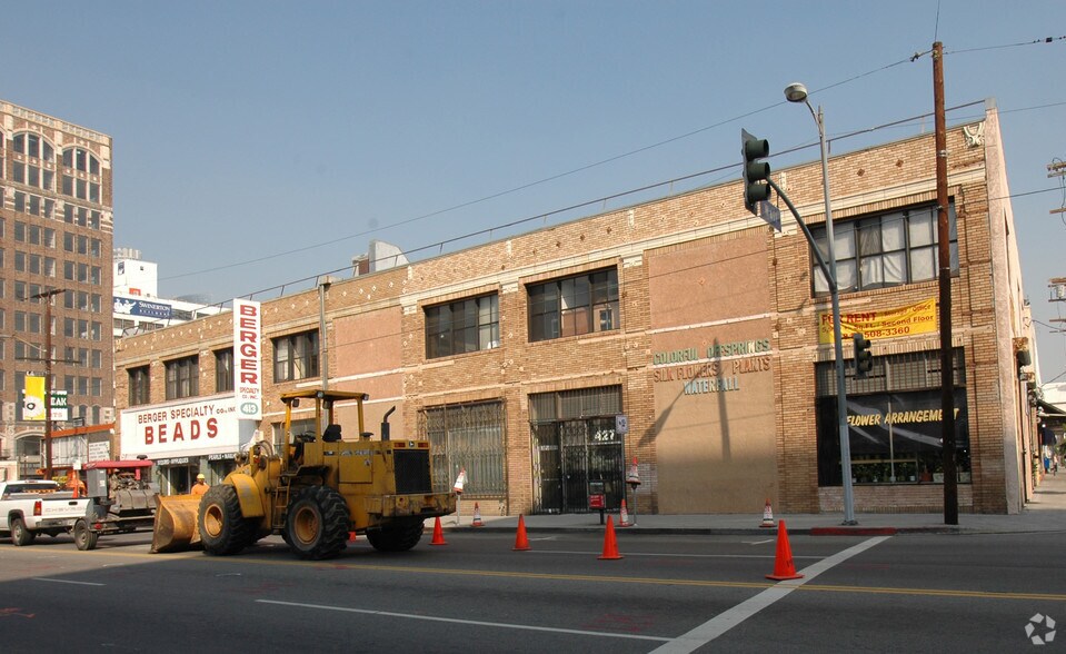 More Photos Of 417 E 8th St, Los Angeles Light Manufacturing For Lease