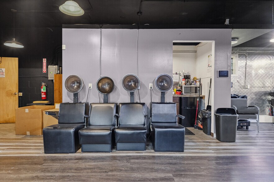 More Photos Of 700 N Union Ave, Alliance Freestanding For Sale