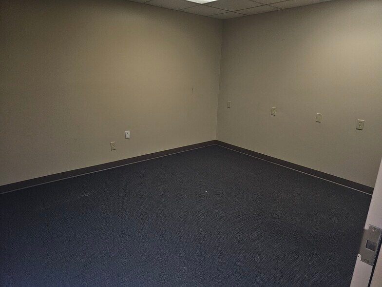 More Photos Of 97 S 4th St, Ishpeming Office For Lease
