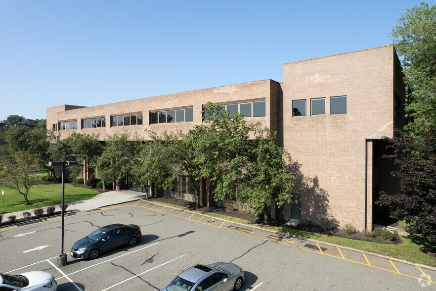 More Photos Of 690 Kinderkamack Rd, Oradell Medical For Lease
