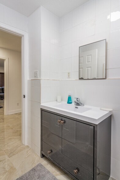 More Photos Of 2709 Lake Shore Dr, Toronto Apartments For Sale