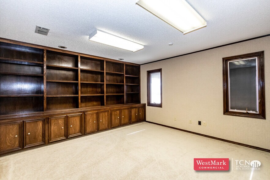 More Photos Of 4010 21st St, Lubbock Office For Lease