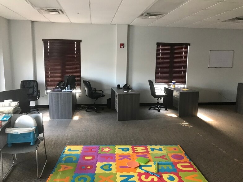 More Photos Of 2295 S Hiawassee Rd, Orlando Office For Lease