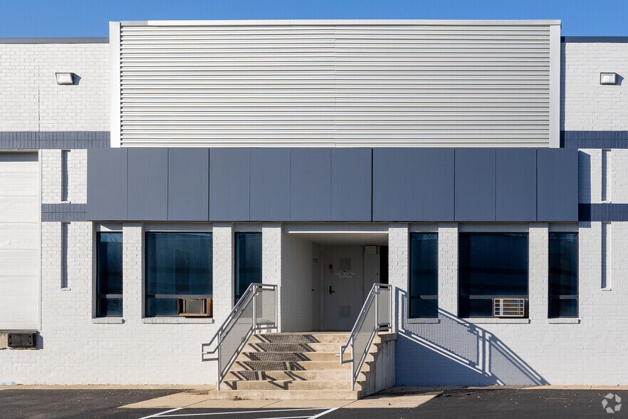 More Photos Of 551-579 Commerce Dr, Upper Marlboro Warehouse For Lease