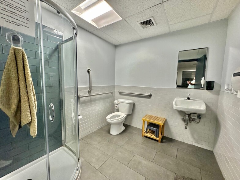 More Photos Of 215-15 Northern Blvd, Bayside Storefront Retail Office For Lease