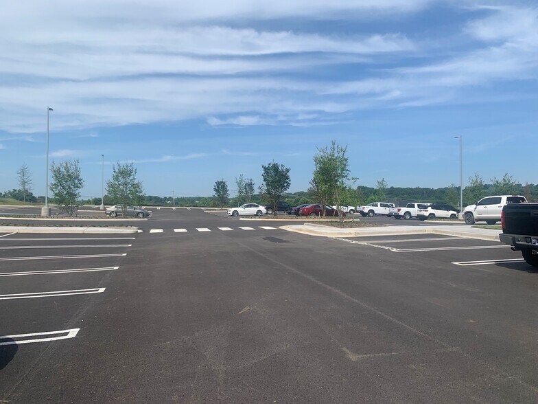 More Photos Of 10101 Global Way, Knoxville Medical For Lease