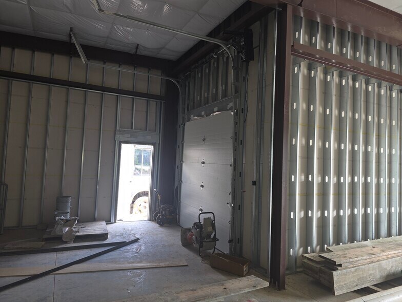 More Photos Of 1496 Chester Ave, Springdale General Retail For Lease