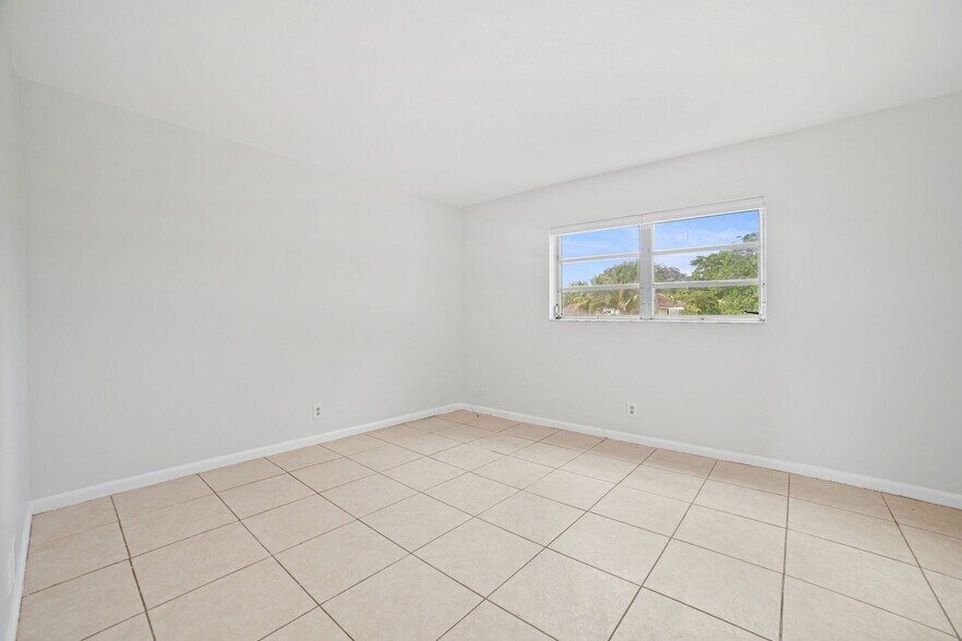 More Photos Of 461 Sunshine Dr, Coconut Creek Apartments For Sale