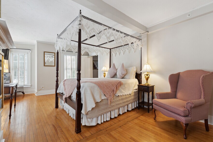 More Photos Of 67 Pleasant View Rd, Bradford Hotel For Sale