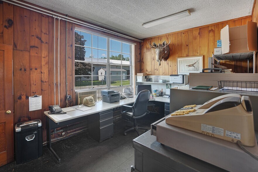 More Photos Of 1955 N Main St, Sheffield Auto Repair For Sale