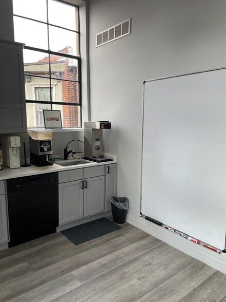 More Photos Of 1826 Chouteau Ave, Saint Louis Loft Creative Space For Sale