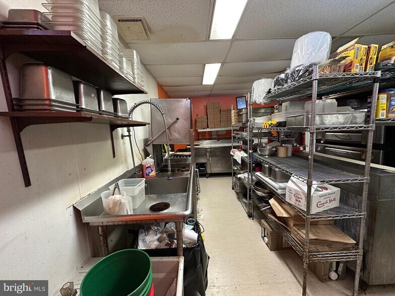 More Photos Of 15083 Summit Plz, Blue Ridge Summit Restaurant For Sale